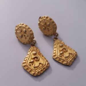 Elegant Vintage Gold Dangle Clip On Earrings 2"